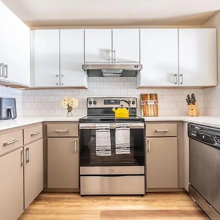 Modern And Spacious Apartment- Gym, Wifi, Free Parking